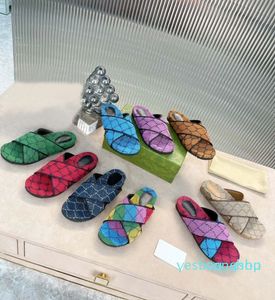 해변 두꺼운 바닥 만화 슬리퍼 패션 여름 섹시한 야외 플랫폼 레이디 샌들 알파벳 가죽 디자이너 호텔 목욕 여성 신발 큰 신발