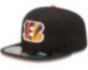 Moda Men039s Kadın Beyzbol Takılmış Şapkalar Nakış Hip Hop Futbol Sporunda Tam Kapalı Tasarım Kapakları Fan039s Mix SI1846925
