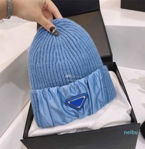 Chic Satin Knitted Wool Caps Designer Triangle Icon Skull Cap Men Women Outdoor Sports Beanies Street Style Thick Warm Knit Hats F1298665