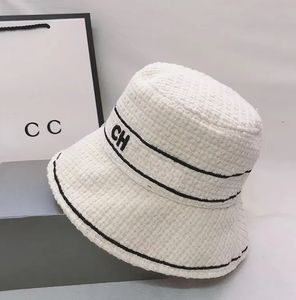 Designer Beach Bob Straw Designer Bucket Caps Baseball Men Fashion Beanie Cap Fashion Women Hat Hat Hats Bucket Wholesale Black White Fisherman Buckets