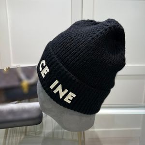 Gorro de grife gorro de grife de luxo gorros de lã macios e aconchegantes são essenciais para o inverno, e tanto homens quanto mulheres ficam bem e elegantes