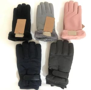 Luvas de imitação de inverno personalizadas para homens com bola de peles adorável esporte ao ar livre de couro quente e impermeável Five Fingers MIT5804345