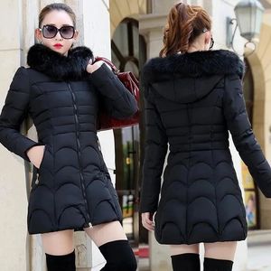 Giacca invernale da donna Parka Collo di pelliccia grande con cappuccio Cappotto spesso caldo femminile Capispalla casual Moda europea Top neri 30 gradi 231222