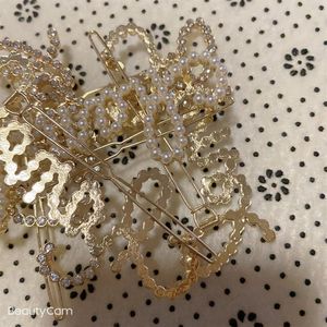 Classic Fashion metal pearls or diamond hairpin letters hair clips side clip for ladies collection head ornaments vip gift271o