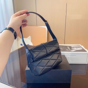 Cielęta skórzana torba pod pachami Kobiety Zakupy Zakupy torby na ramię torebki Crossbody Messenger BagsLuxury torebki portfele Portfy Billfold Teksicka plecak