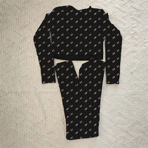 手紙の女性トラックスーツTシャツレギンスクロップド黒い長袖トラックスーツスポーティージムトップパンツラグジュアリーデザイナースポーツウェアヨガの衣装