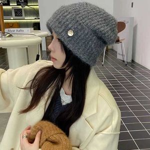 Sonbaharda ve kış aylarında kadınlar için yün örgü şapka küçük yüz küçük yüz sıcak soğuk şapka Koreli çok yönlü kulak koruma örme şapka