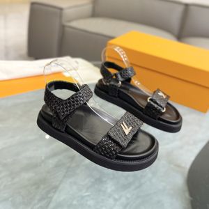 Luxur Designer av högsta kvalitet strandsandaler tofflor pappa sandaler nya mode avslappnade plattskor med låda
