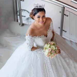 Eleganta långa ärmar prinsessor bollklänning bröllopsklänningar 2024 NYT TIERED TULLE LACE APPLIKES CRYSTALS PEADED SWEED BRIGHDELDRED BRIDAL GOWNS VESTIDO DE NOIVA