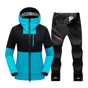 ジャケット2 in 1スキージャケットとズボンの女性濃い暖かいスキースーツ風力防水雪服冬のスキースノーボードジャケットブランド