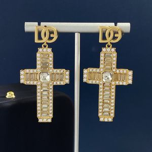 Popularne kolczyki Women Hoop Rose Gold Diamond Kolczyki Moda 2024 Spring Nowa d Biżuterg Kolki Projektant Miłość prezenty