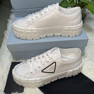 Casual Shoes Designer Sports Travel Fashion Triangle Logo White Women Flat Shoes Lace Up Leather Cloth Gym Trainers Platform Lady Sneakers