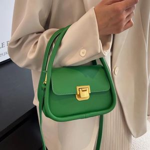 バッグ女性用緑の女性の肩バッグ高級PUレザークロスボディバッグ小さなフラップメッセンジャーバッグすべてのマッチデザインレディースハンドバッグ