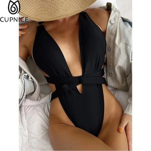 Bär PULGE NECKLING EN PIECK SMÄRK KVINNOR Svart Criss Cross Backless High Cut Out Pucker Deep V Swimsuit Trikini Mulher