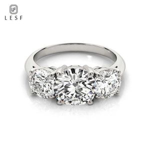 LESF 925 Pierścień damski srebrny 3 Kamienie 2 Kamienie 2 Karaty okrągłe sona symulowane diamentowe pierścionki zaręczynowe 210330301S