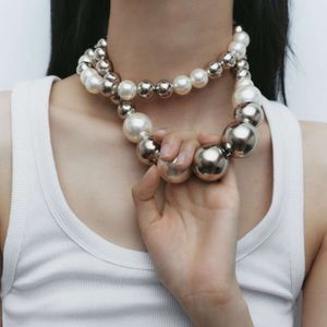 Europeiska och amerikanska varumärken har personliga mönster Enkla konstgjorda pärlpärlade halsband mångsidiga och fashionabla halsband