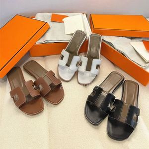 Designer Sandaler Womens Flat Slide Slide Sliders skor Kvinnor Kända bilder Sandal Bottom Flop Flops Casual Beach Outside Sandal