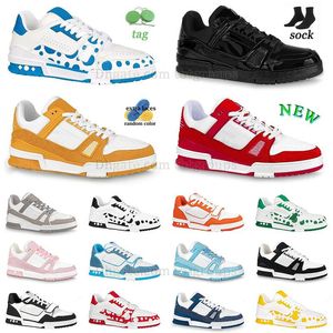 Luxe Designer Casual Shoes Herr Mens Womens Platform Luxury Trainer Tops Tops New Black White Pink Overlays Leather Logo präglad utomhusväggsko loafer sneakers dhgate.com