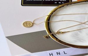 Populärt lyxmönster design halsband delikat mode hänge halsband av hög slutstil kvinnor039s tillbehör 18k guldkedja de2905386