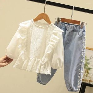 Kläderuppsättningar 2023 Fall Girls Casual Set Little Girl Fashion Lace Top Pearl Jeans Two Piece Kids Party Långärmad bomullskläder