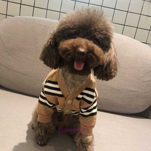 Giyim Klasik Kış Köpek Giysileri Kedi Yelek Küçük Sweater Lüks Tasarımcı Pet Tedarik Giysileri Köpek Örgü Sweatshirts CSD2309128