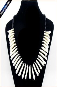 Real Wolf Tooth Fangs Canine Pendant Chain Black Glass Pärled Strand Choker Chunky Statement Bibb Necklace Amulet Tribal Jewelry 203036500