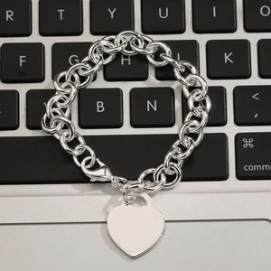 Nuovo braccialetto di design Bracciale in argento sterling 100% 925 Classico braccialetto con chiave a forma di cuore Regalo Squisito braccialetto da donna con confezione regalo di gioielli