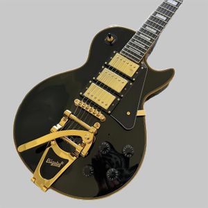 블랙 일렉트릭 기타, 전체 높이 구성, 3 개의 픽업, 큰 조이스틱, 록 쇼