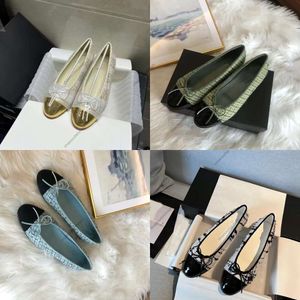 2023 New Women 's Luxury 브랜드 싱글 슈 드레스 신발 얕은 입 아파트 고품질 활 성냥 색상 기질 발레 신발 여성 드레스 신발