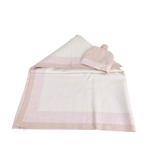 Lyxiga nyfödda stickfiltar baby barn mjuk varm stickad fyrkantig quilt sängkläder filt med hatt 2st.