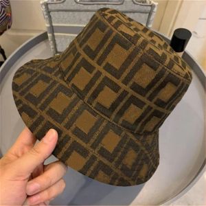 Tasarımcı Şapkalar Erkek Kadın Tasarımcılar Kova Şapkaları Düz ​​geniş ağzına kadar şapka toptan tam mektup yaz Casquette Bonnet Beanie Luxurys Fedora Fitted Sun Hat Beyzbol Kapakları