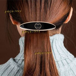 Grampos de cabelo 2024 luxo barrettes designer mulheres coreano médio simples design preto hairpin marca clipe lazer hairclips moda quadrado hairpin versátil grampos de cabelo