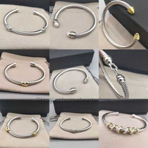 Pulseira de pulseira designer de luxo x loop de pérolas clássicas feminino de manguito de mangueira jóias 14k 18k Presentes de casamento banhados 5 mm de 4 mm de espessura