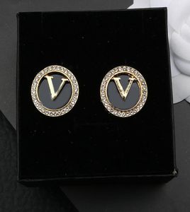 Chic Diamond Charm Earrings Rhinestone Circle Studs Ladies Shiny Party Studs Designer Letter Jewelry4512987