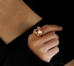 Pearl Ring Women039s Fashion Petal Index Finger Simple Cold Wind Pleated 69lg264S4609586