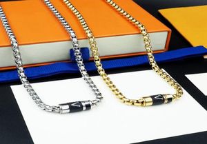 Europe America Fashion Jewelry Sets Men Women Lady Gold silvercolour Hardware Engraved V Letter Wrap Leather Chain Necklace Brace3149626