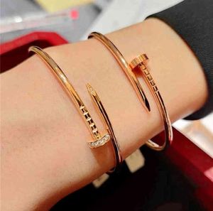 Bracciale per unghie in acciaio al titanio 316l intarsio con diamanti polsino a vite donna uomo amante coppia braccialetto gioielli7392045