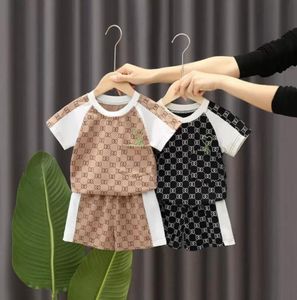 Set di vestiti estivi per bambini Camicie di moda per bambini Pantaloncini Abiti per tute da neonato per 05 anni4402549