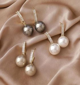Dangle Chandelier Fashion Bohemian Golden Golden Round Pearl Korean White Crystal Drop أقراط لـ Womenwedding Jewelry Gift7899901