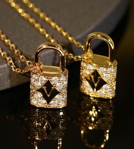 Designer Branded Couple Necklace Fashion Luxuries Lock Pendant Necklaces 18K Titanium Steel Set Auger Plated Women Necklace for Bi8097151