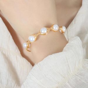 Bracciale rigido con perle d'acqua dolce per le donne Braccialetti aperti della Boemia Fascino brillante Twist Wire Design Polsino Gioielli Regali Regolabili