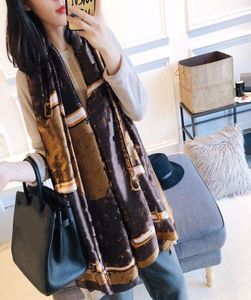 2021 Хорошее качество классических брендов 100 Шелковый шарф для женщин Новый весенний дизайн Цепной стиль Длинные шарфы Шарфы с биркой 180x90C2924400
