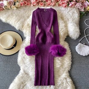 Luxury Feather Bright Silk Sticked tröja för kvinnors 2023 Höst/vinter Elegant Office Sexig V-ringning Sling Slim Party Dress 231226