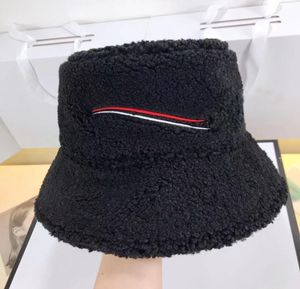 ファッションデザイナーバケットハット女性贅沢な男性ワイドブリムハットメンズレター刺繍キャップレッドホワイト3ストライプキャップACC8458191