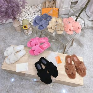 Designer Oran Sandals Wool Slipper Flat Slippers Fur Slide inomhus fluffig pälsstark kvalitet Varma vinterhem Sandaler Bekväm med Box Size 35-42