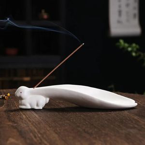 Creative White Porcelain Rabbit Sandalwood Incense Holder Stick Incense Base Tea Pet Household Aromatherapy Home Decor 231225