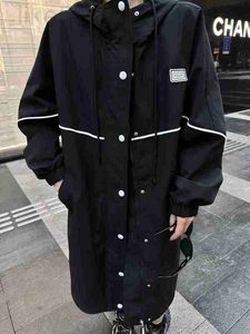 Женские плащи Дизайнерский бренд с капюшоном Черное большое темпераментное пальто для корейской версии Свободный крой 2023 Средняя длина Новая весна и осень Маленькая фигура 5ZX1