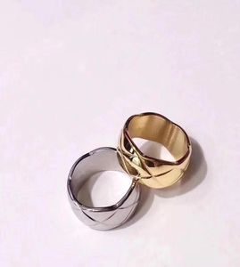 luxury designer jewelry women wedding rings wide and narrow version cut men and women rings stainless steel ring are not allergic4443057