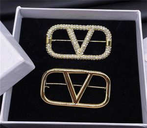 Märke diamantdesigners broscher för kvinnor lyxiga gyllene smycken damer klänning tillbehör stift kvinnor mode brosches stift klänningar a6057415
