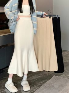 Dzianinowa długa spódnica kobiety Koreańska moda Syrenka z wysokiej talii Kobieta francuskie eleganckie marszczyki wysokiej talii Slim Wrap Hip Skirts 231226